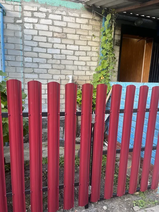 Солнышко Вятки Штакетник 1м RAL3005 полукруг, 30шт, с саморезами, 1 м, 30 шт, фото 6